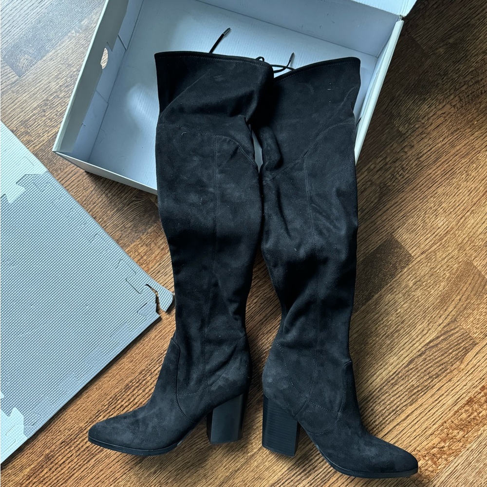 NWT Marc Fisher Arletta thigh high heeled boot.